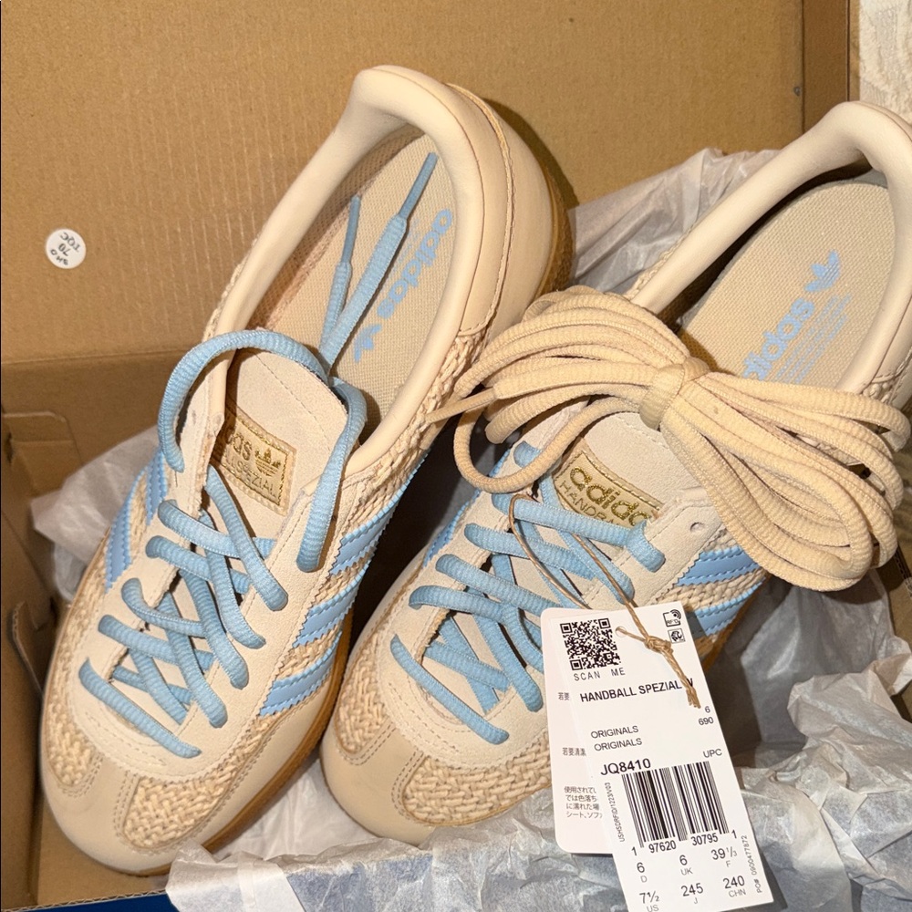 adidas Handball Spezial Women’s Sneakers - Cream and Light Blue